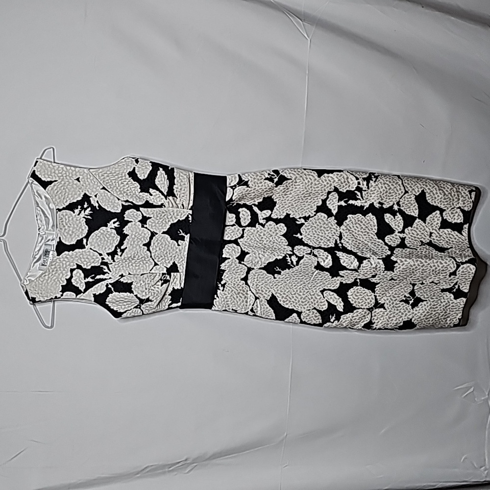 Kay Unger form fitting black white sleeveless midi dress sz 2